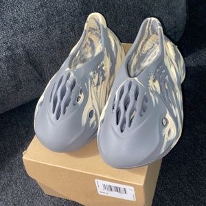 Authentic Yeezy foam rnner moon gray